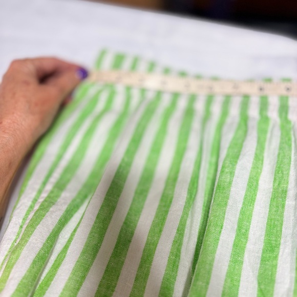 Old Navy women's high-waisted green/white linen-blend pull-on shorts - Picture 6 of 10